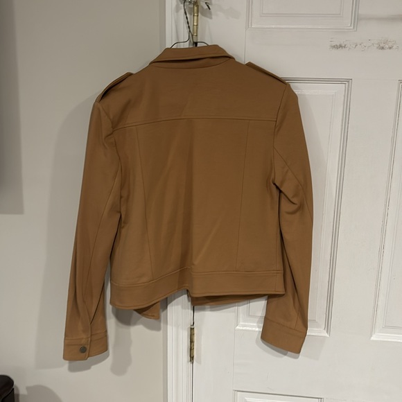 Women’s BCBG jacket size small. Only worn once - Picture 3 of 3